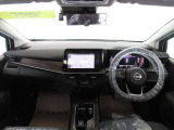【内装】専任のスタッフが車内を隅々までクリーニング。清潔で綺麗なお車をお届けできるよう一層心掛けております。