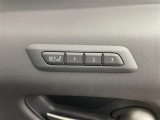 【ポジションメモリー(パワーシート)】それぞれのスイッチを押すと、あらかじめ設定したドライビングポジションに自動で調整してくれます。シートポジションがしっかり決まると、毎日の運転が楽になりますね!
