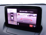 【360°ビューモニター】  とても分かりやすい、クルマの上から見下ろしたような映像で、駐車サポートをしてくれます。