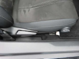 ☆運転席シートはリフト機構付き。様々な体格の人にも対応します☆