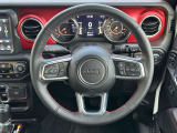 操作性の良いハンドルで運転中のストレスも軽減されます。