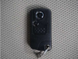 ◆スマートキー◆カギをバッグやポケットに入れたままでもドアロックの開閉ができる『スマートキー』付き!雨天や暗くなってもカギを取り出す必要がなくドアの開錠&エンジンも始動できます