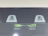【スズキ ブレーキサポート】走行中に前方の車両等を認識し、衝突しそうな時は警報とブレーキで衝突回避と被害軽減をアシスト。より安全にドライブをお楽しみいただけます。