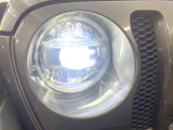 ●LEDヘッドライト:夜間走行時も良好な視界を確保し安心して運転できる高輝度LEDヘッドライトを装備!点灯速度が早く、消費電力も抑えられています。