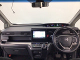 【前方視界】開放的な前方視界!運転がしやすく疲れにくいです♪窓が大きく、見通しがとっても良いおクルマですよ♪