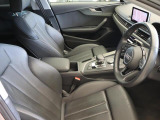 Audi正規ディーラーが高品質をお約束。高度な訓練・教育を受けたAudi専任メカニックが、100項目にもおよぶ精密な点検を実施。すべてクリアしたAudi車だけ、あなたのお手元に届けられるのです
