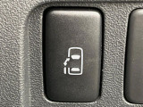 【パワースライドドア】スマートキーや運転席のスイッチでスライドドアの開閉が可能♪電動だから力を入れてドアを開ける必要が無く、小さいお子様でも、重い荷物を持っている時もラクに開け閉めできます♪
