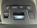 電動シェードの開閉は、ルームミラー付近で操作出来ます!