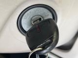 【キーレス】少し離れた場所からでもボタン一つでドアの開錠・施錠ができるのでとっても便利!ドアの鍵穴周りに傷をつけることもありません♪