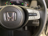 ハンドルにHondaセンシング系のクルーズコントロールやレーンキープアシストなどのスイッチと、オーディオの操作スイッチが装備されています。ハンドルから手を離さず安全に操作できます。