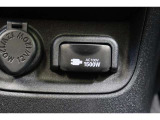 家庭用と同じコンセント【100V・1500W電源】を装備。走行中にも使用できますし、アウトドアでも活躍します。停電などの非常時には電源としても使える便利な装備です。ラゲージスペース内にも装備しています