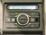 車内空調は”AUTOエアコン”にお任せ。運転に集中出来ますよ!