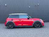 MINI正規ディーラーならではの品質の高い認定中古車を常時20台以上展示しております。