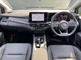 ノートオーラの運転席周りの画像です。