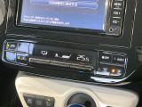【オートエアコン】一度お好みの温度に設定すれば、車内の温度を検知し風量や温度を自動で調整。暑い…寒い…と何度もスイッチ操作をする必要はありません。快適な車内空間には必須の機能ですね♪