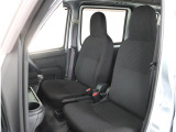 フロントシート!体をしっかり支えてくれて運転がしやすい形状です!