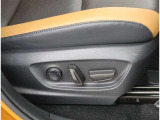 運転席・助手席はパワーシートとなります。