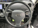 【純正革巻きステアリング】上質な革を使用することで、手にしっかり馴染みとても運転しやすいハンドルです♪