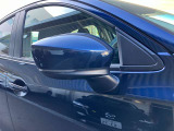 ウィンカーがドアミラーに内蔵されています。ドレスUP効果が主ですが、周りの車からも気づいてもらい易いので、安全性もにも繋がっています。