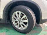 タイヤサイズは225/65R17です。