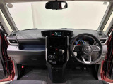 見易い計器類と運転し易いドライビングポジションは、視角も少なく前方&左右の見切りが良く運転し易いクルマです。ブラック基調のインテリアが洗練された空間を演出してくれます。