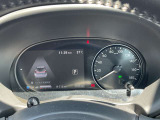 走行距離5,939kmです。アナログ式のスピードメーターと並んで配置された、視認性の高い7インチのディスプレイが特徴です