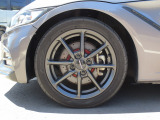 タイヤサイズは前後で異なります。フロント【165/55R15】、リア【195/45R16】です。