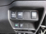 運転席の右下に各種スイッチがまとめられています。