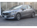 BMW Premium Selectionでは、最長4年間の走行距離無制限保証をご用意。保証対象箇所に不具合が生じた場合、無償修理をご提供いたします。充実の保証で、BMW認定中古車ならではの安心をお届けいたします。