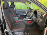 運転席シート廻りは使用感も少なく、良好な状態となっています。前オーナー様が丁寧に使っていたことがよくわかりますね。