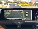 【パノラミックビューモニター】クルマを真上から見下ろした視点で駐車をサポートします!クルマの斜め後ろや真横など、いち早く障害物に気が付くことができます。