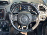 操作性の良いハンドルで運転中のストレスも軽減されます。