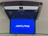 【フリップダウンモニター】大画面モニターで後席でもエンタメをお楽しみいただけます。小さなお子様にも大人気の装備です♪