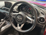 【純正革巻きステアリング】上質な革を使用することで、手にしっかり馴染みとても運転しやすいハンドルです♪