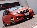 【車屋】として、長く車業界に従事した経験豊富なスタッフが多数在籍しております。