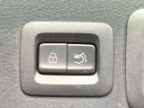 【パワーバックドア】スマートキーや運転席のボタンを押すだけでリアゲートが自動で開閉します!荷物を持っている時や、高い位置にあるバックドアを閉める際に便利な機能です♪