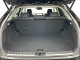 【トランク】積み込みやすくて、たっぷり積める荷室です。シートアレンジできるものは、乗車人数と荷物の量や大きさによってシートを動かすことができるので、より快適なドライブが可能です!