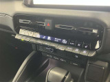 デュアルエアコンとは、運転席と助手席で、個別に温度設定ができる機能です。気温の感じ方は、人それぞれ違うもの。乗る人に優しい機能ですね。