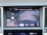 【アラウンドビューモニター】駐車時など車両を空から見下ろしているような視点で周囲を表示!さらに周囲の移動物を検知し、モニターのディスプレイ上の表示と音でドライバーの注意を喚起します!