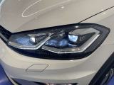 少ない消費電力でクリアな視界を確保するLEDヘッドライトです!