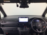 【前方視界】開放的な前方視界!運転がしやすく疲れにくいです♪窓が大きく、見通しがとっても良いおクルマですよ♪