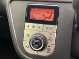 【オートエアコン】一度お好みの温度に設定すれば、車内の温度を検知し風量や温度を自動で調整。暑い…寒い…と何度もスイッチ操作をする必要はありません。快適な車内空間には必須の機能ですね♪