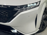 【LEDヘッドライト】悪天候や夜間走行時も良好な視界を確保し安心して運転できる高輝度LEDヘッドライトを装備!点灯速度が早く、消費電力も抑えられています。