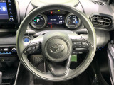 インテリアに合わせたデザインのステアリングは、運転される方のことも考え、運転しやすい形状、大きさです。是非一度、実際に触ってお確かめください。