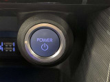 キーを携帯してブレーキを踏みながらパワースイッチを押すだけでハイブリッドシステムが起動します。