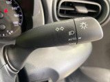 【オートライト】周りの明るさに応じて自動でヘッドライトの点灯・消灯ができる機能です!ライトの付け忘れ・消し忘れなどが無くなり、雨の日や夕方の走行も安心!トンネル通過時も便利ですね♪
