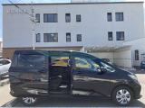両側パワースライドドア付きだから、狭い駐車スペースなどでの 乗り降りラクラク!小さなお子さまのいるご家庭には嬉しい装備。