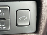 【パワーバックドア】スマートキーや運転席のボタンを押すだけでリアゲートが自動で開閉します!荷物を持っている時や、高い位置にあるバックドアを閉める際に便利な機能です♪
