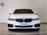 【キドニーグリル】BMWは約90年もの間、ほぼ全ての車両にひと目でBMWだと分かるこの特徴的なフロントグリルが備えられ、デザイン・アイコンとして親しまれてきました。