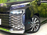 【LEDヘッドライト】悪天候や夜間走行時も良好な視界を確保し安心して運転できる高輝度LEDヘッドライトを装備!点灯速度が早く、消費電力も抑えられています。
